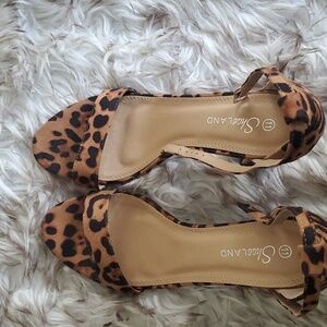 Shoe Land Tiger Print BlockHeel Sandals. Size 11 🌴
